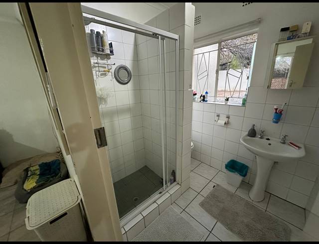 3 BEDROOM HOUSE TO LET IN OLIVEDALE